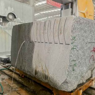 鸡西 602，大花芙蓉白，绳锯加工弧形路沿石