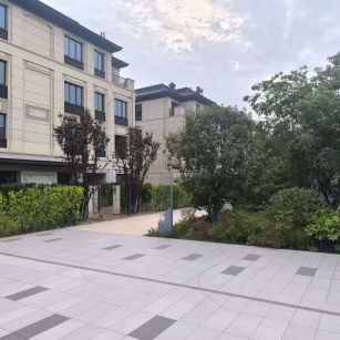 鸡西 芝麻白与芝麻白搭配铺装，尺寸1200*600