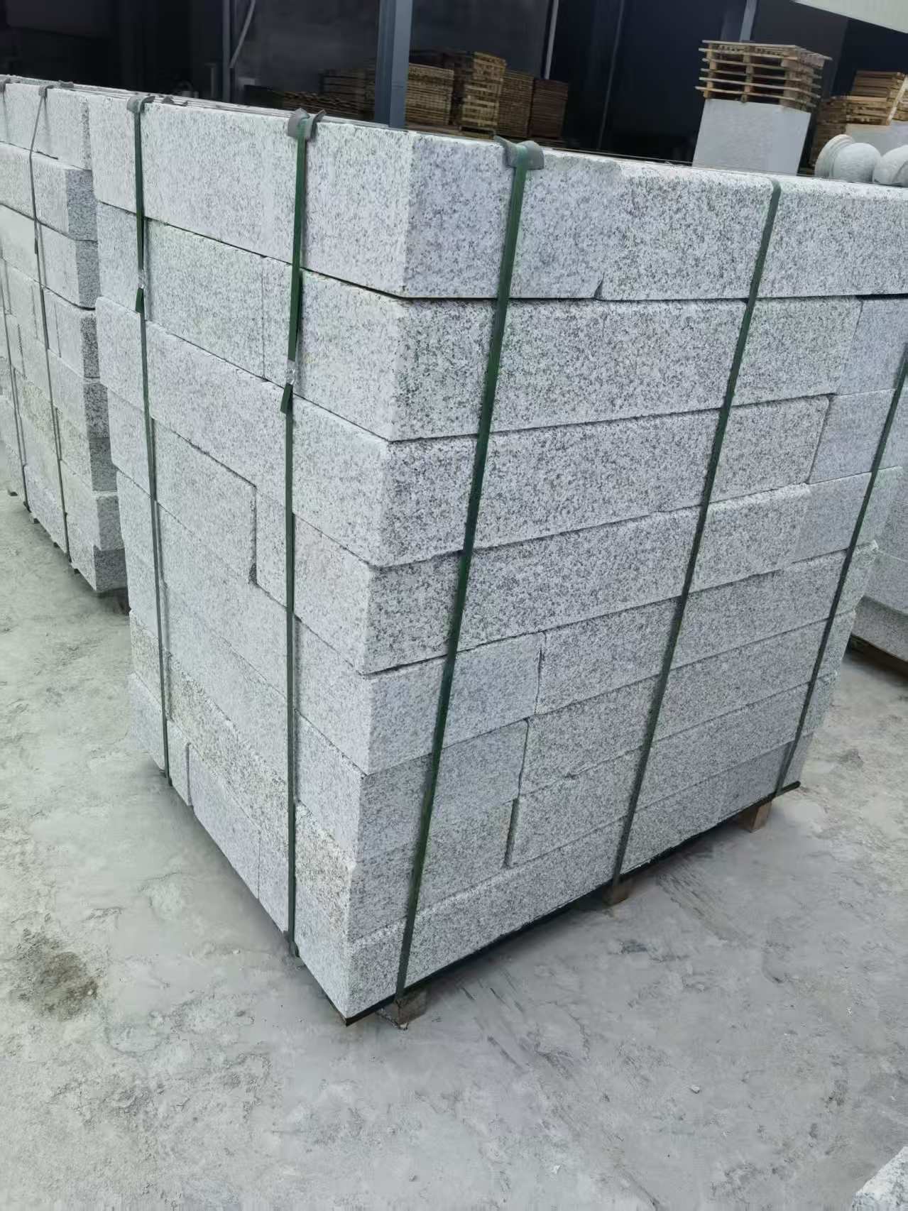 鸡西 芙蓉白火烧两面路沿石