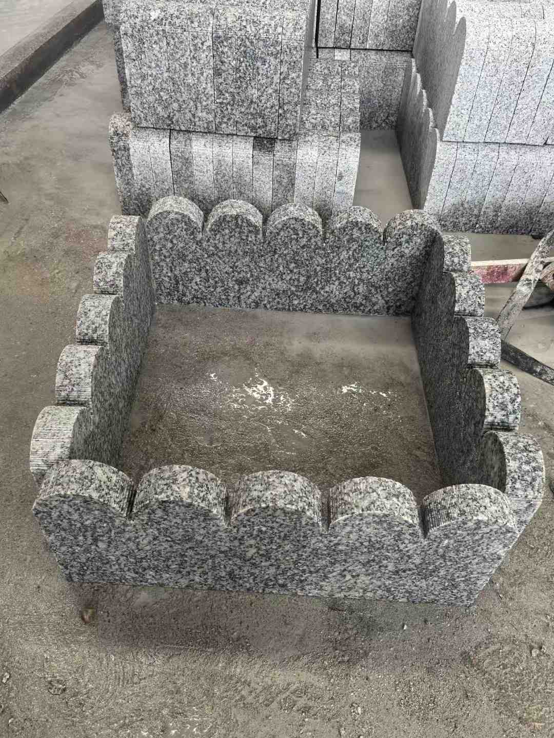 鸡西 花边石、花坛围栏石、花池界石、菜园栅栏石、镶边石、波浪状界石介绍