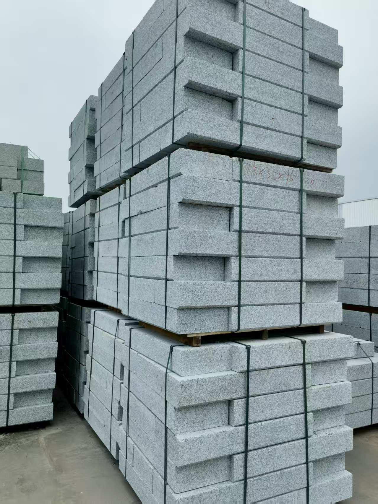 鸡西 路沿石，板板正正的路沿石