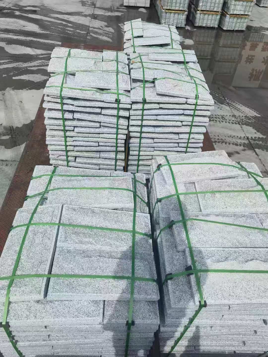 鸡西 芝麻白蘑菇石装车出货