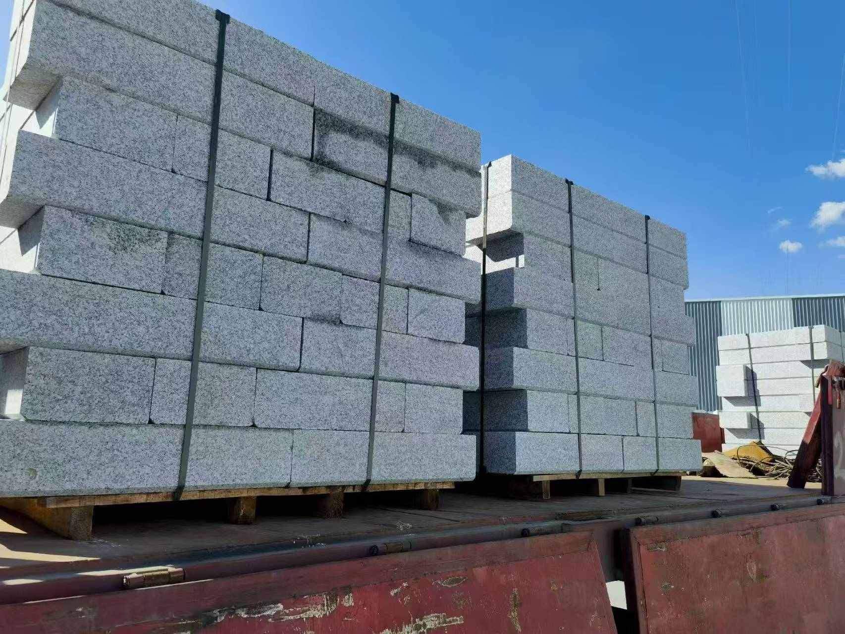 鸡西 路沿石装车出货