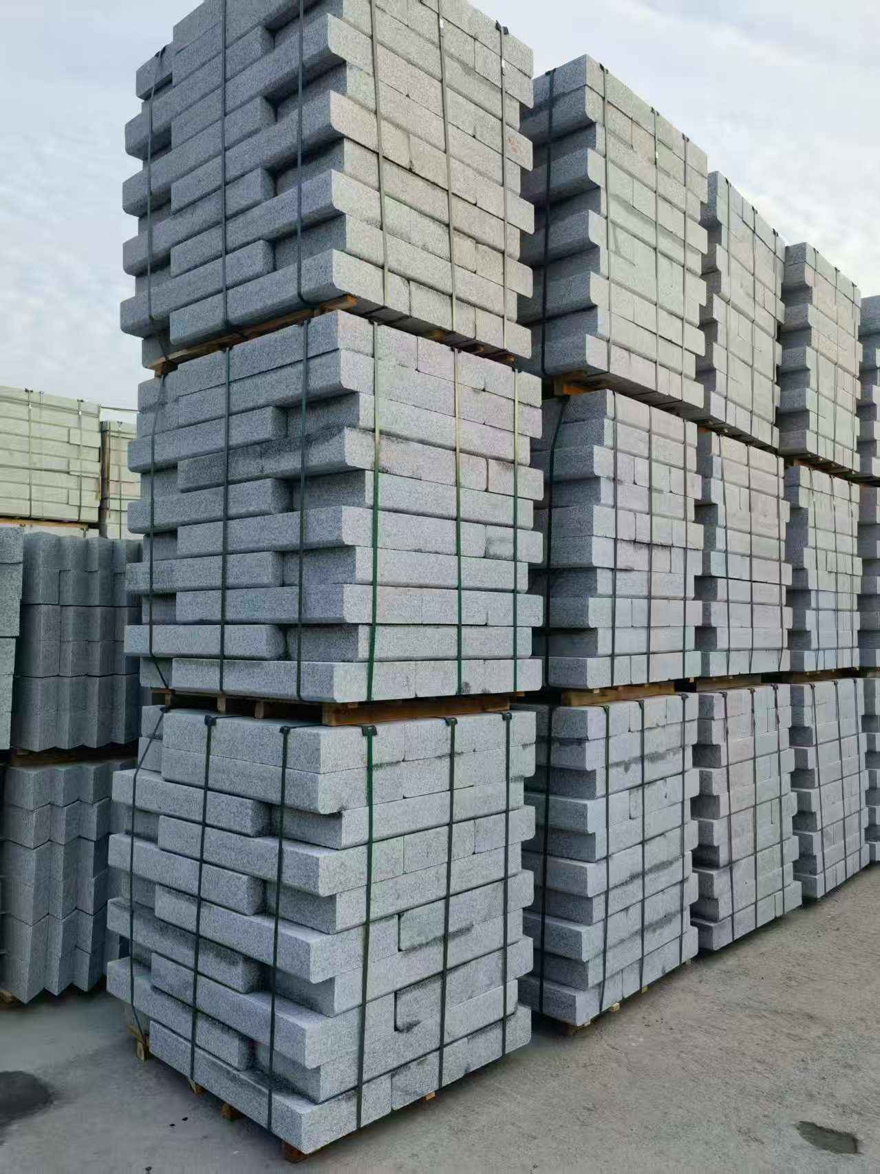 鸡西 路沿石（路侧石），颜色一致，尺寸标准